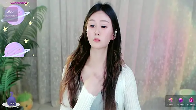 Snapshot of Aimee-520 chatting on February 24, 6:33 am Aimee-520 online show from February 24, 6:33 am