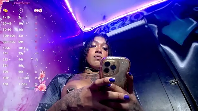 IsabellBigtitsxx online show from October 10, 9:03 pm