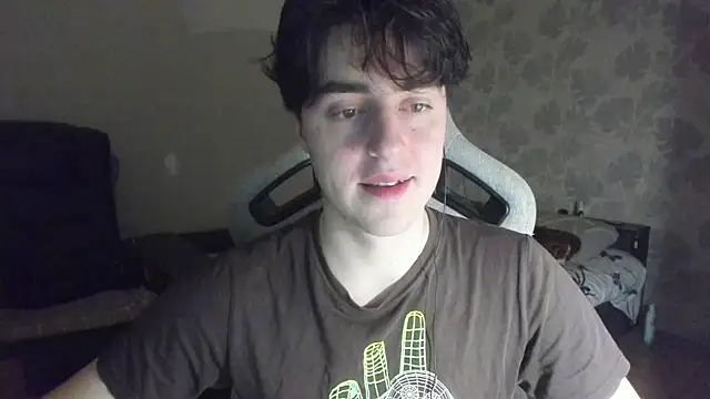 Snapshot of Knuckles17 chatting on June 20, 12:03 am Knuckles17 online show from June 20, 12:03 am