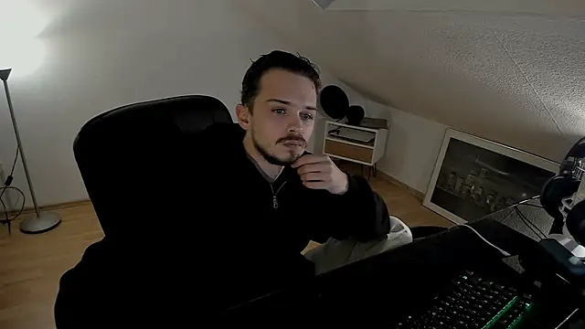 Snapshot of naked_psy chatting on October 24, 12:52 am naked psy online show from October 24, 12:52 am