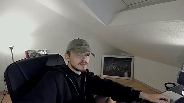 Snapshot of naked_psy chatting on October 24, 11:01 pm naked psy online show from October 24, 11:01 pm