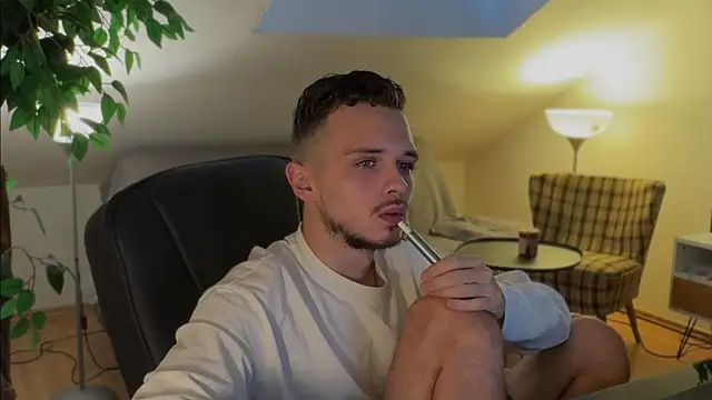 Snapshot of naked_psy chatting on November 9, 1:09 pm naked psy online show from November 9, 1:09 pm