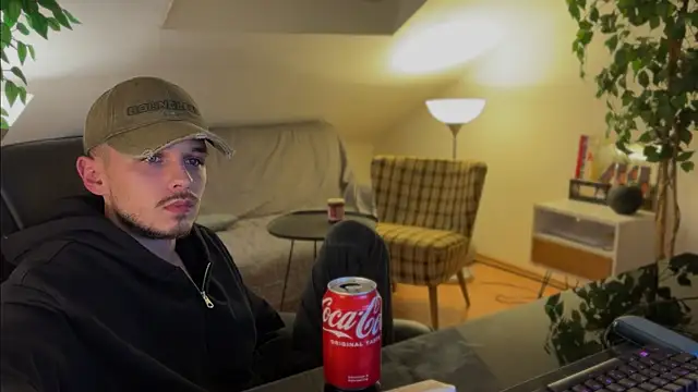 Snapshot of naked_psy chatting on November 15, 4:21 am naked psy online show from November 15, 4:21 am