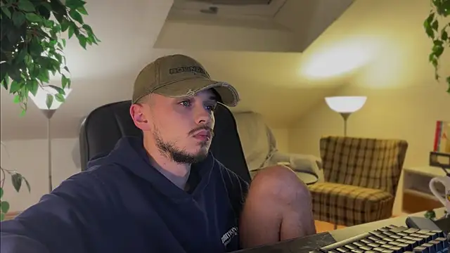 Snapshot of naked_psy chatting on November 15, 10:04 pm naked psy online show from November 15, 10:04 pm