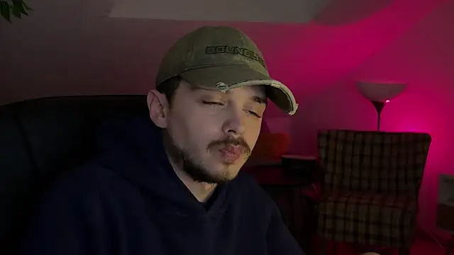 Snapshot of naked_psy chatting on January 8, 12:02 am naked psy online show from January 8, 12:02 am