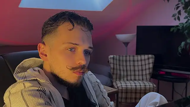 Snapshot of naked_psy chatting on February 28, 1:56 pm naked psy online show from February 28, 1:56 pm