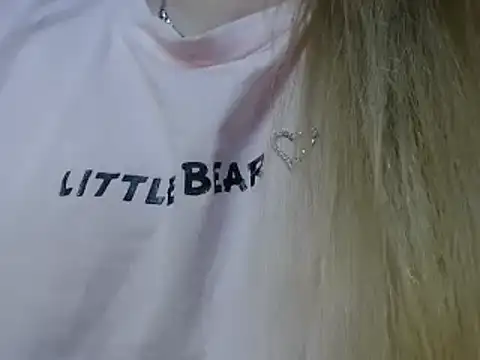 Snapshot of 69liamilk69 chatting on December 5, 6:21 am 69liamilk69 online show from December 5, 6:21 am