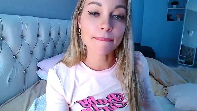 Snapshot of MissSiona chatting on February 5, 7:29 am MissSiona online show from February 5, 7:29 am
