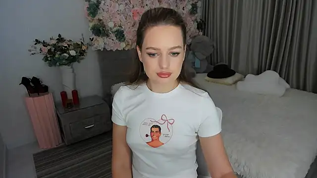 MiracleCurly online show from October 6, 7:22 pm