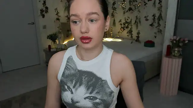 MiracleCurly online show from March 24, 6:02 pm