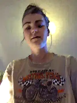 Snapshot of Lilmissvyx chatting on February 24, 3:42 pm Lilmissvyx online show from February 24, 3:42 pm