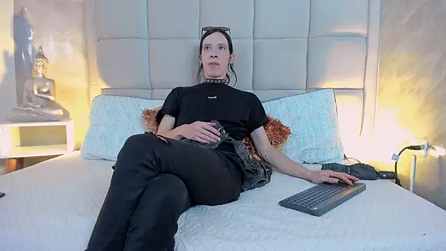 Hecatee 77 online show from December 20, 6:15 pm