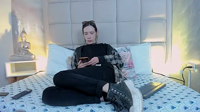 Hecatee 77 online show from January 8, 8:00 pm