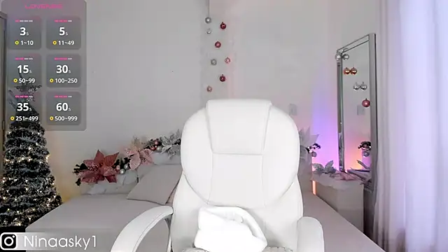 Snapshot of ninaa_sky chatting on December 13, 4:16 pm ninaa sky online show from December 13, 4:16 pm