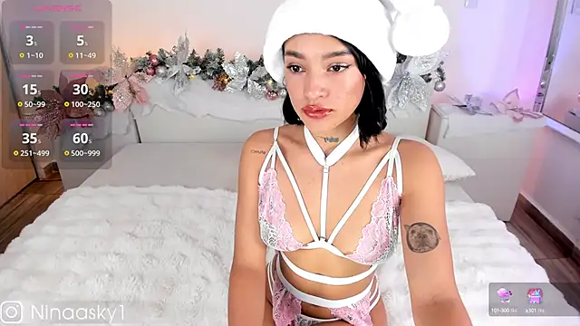 Snapshot of ninaa_sky chatting on December 17, 4:00 pm ninaa sky online show from December 17, 4:00 pm