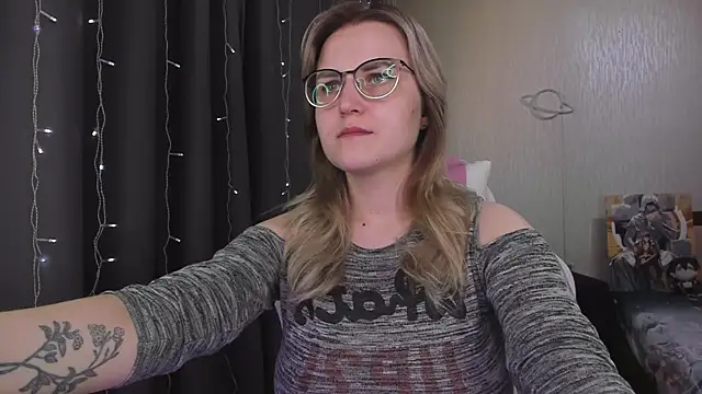 MissBrightShine online show from March 18, 2:31 pm