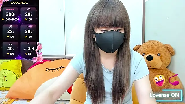 Snapshot of alonelove__ chatting on June 18, 2:34 am alonelove online show from June 18, 2:34 am