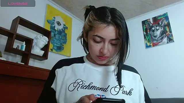 ZoeBakers  online show from March 8, 8:44 am