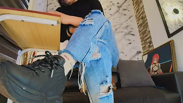 Sophie LittleS online show from April 17, 1:36 pm