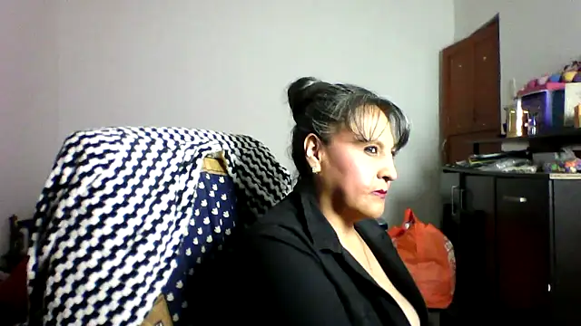 merlyna goldens online show from May 26, 3:24 am