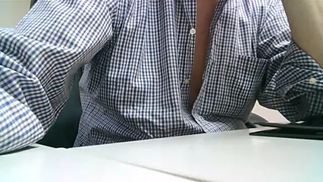 Snapshot of Gregcam chatting on June 17, 10:17 am Gregcam online show from June 17, 10:17 am