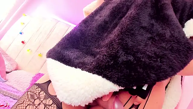 Snapshot of Satuurn_ chatting on December 12, 7:26 pm Satuurn online show from December 12, 7:26 pm