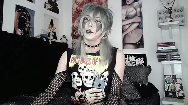 Snapshot of kiiler_queen chatting on June 18, 8:13 pm kiiler queen online show from June 18, 8:13 pm