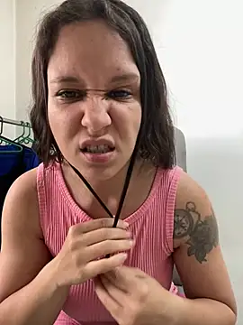 Snapshot of hotcookie28 chatting on February 6, 3:15 pm hotcookie28 online show from February 6, 3:15 pm