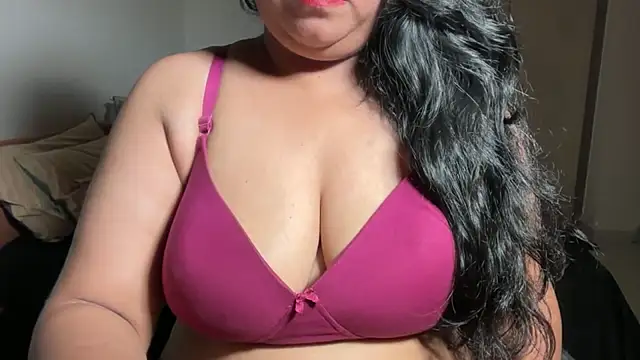 Snapshot of soniasharma0223 chatting on July 17, 11:53 pm soniasharma0223 online show from July 17, 11:53 pm
