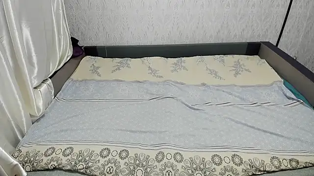 Holliy Cooper online show from February 28, 9:01 pm