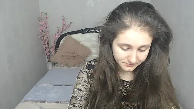 Holliy Cooper online show from March 5, 9:38 am