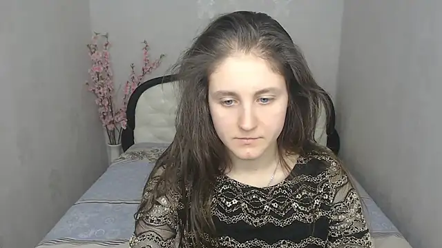 Holliy Cooper online show from March 5, 12:44 pm