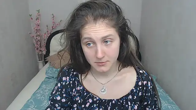 Holliy Cooper online show from March 19, 2:35 pm