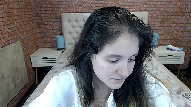 Holliy Cooper online show from October 9, 9:07 am