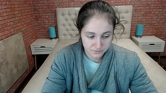 Holliy Cooper online show from October 13, 7:30 am