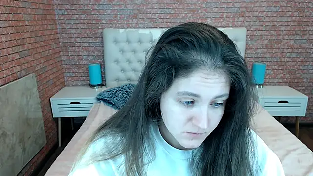 Holliy Cooper online show from November 19, 7:08 am