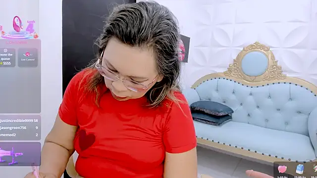 Snapshot of dianamilf chatting on March 17, 12:30 am dianamilf online show from March 17, 12:30 am