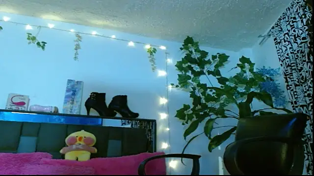 Snapshot of DULCE_ZOE chatting on February 3, 5:29 am DULCE ZOE online show from February 3, 5:29 am