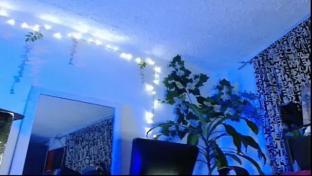 Snapshot of DULCE_ZOE chatting on February 6, 12:43 am DULCE ZOE online show from February 6, 12:43 am