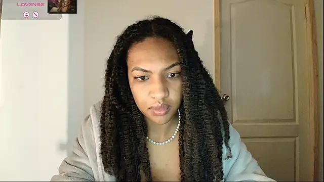 Snapshot of im_alivys_ chatting on June 18, 1:28 am im alivys online show from June 18, 1:28 am