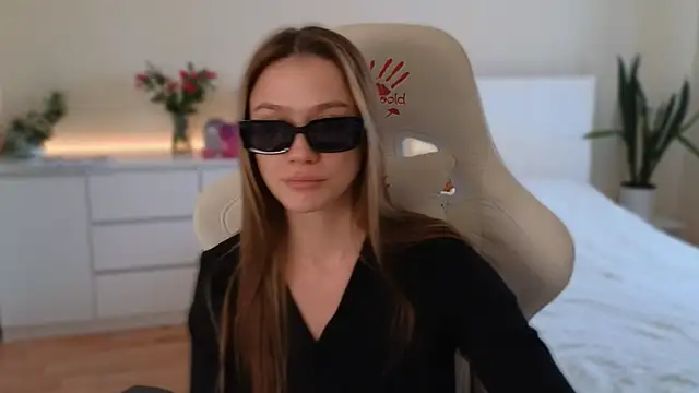 Snapshot of Madi_soon chatting on February 4, 11:38 am Madi soon online show from February 4, 11:38 am