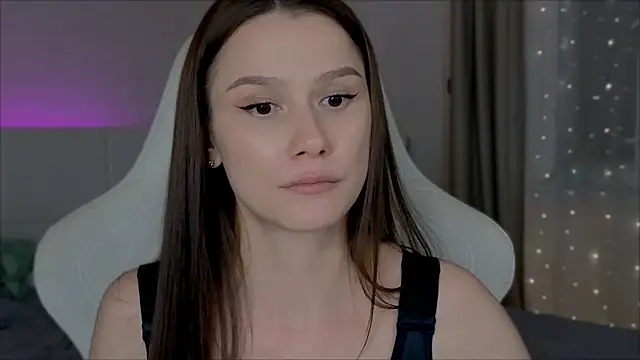 Snapshot of Madi_soon chatting on October 7, 6:27 pm Madi soon online show from October 7, 6:27 pm