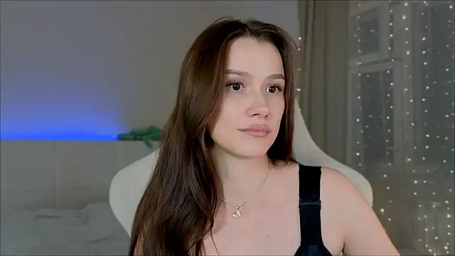 Snapshot of Madi_soon chatting on October 15, 3:45 pm Madi soon online show from October 15, 3:45 pm