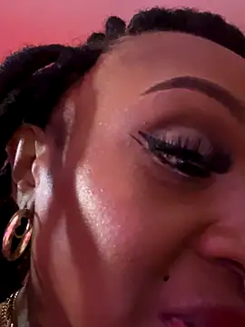 immona online show from September 19, 9:32 am