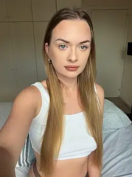 ElenaRebelle online show from May 4, 5:14 am