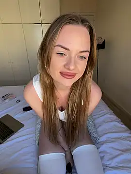 ElenaRebelle online show from May 7, 7:14 am