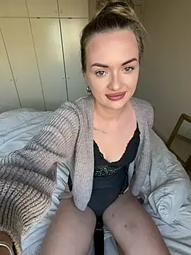 ElenaRebelle online show from May 16, 4:53 am