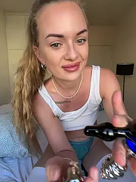 ElenaRebelle online show from May 28, 6:10 am