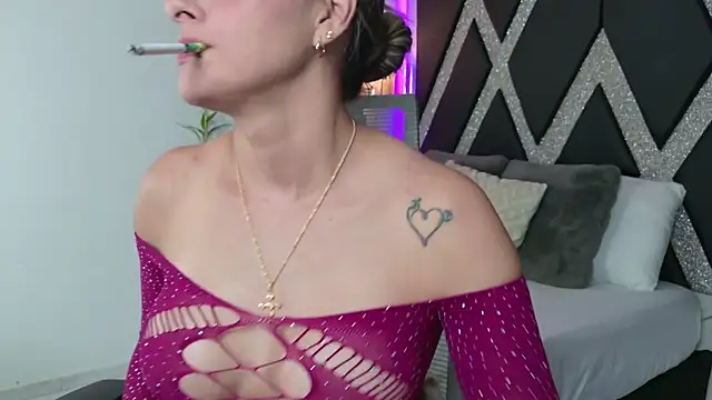 Snapshot of blonde_cat15 chatting on June 3, 3:09 am blonde cat15 online show from June 3, 3:09 am