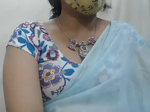 Snapshot of Lovely_Siri_23 chatting on February 8, 6:33 pm Lovely Siri 23 online show from February 8, 6:33 pm